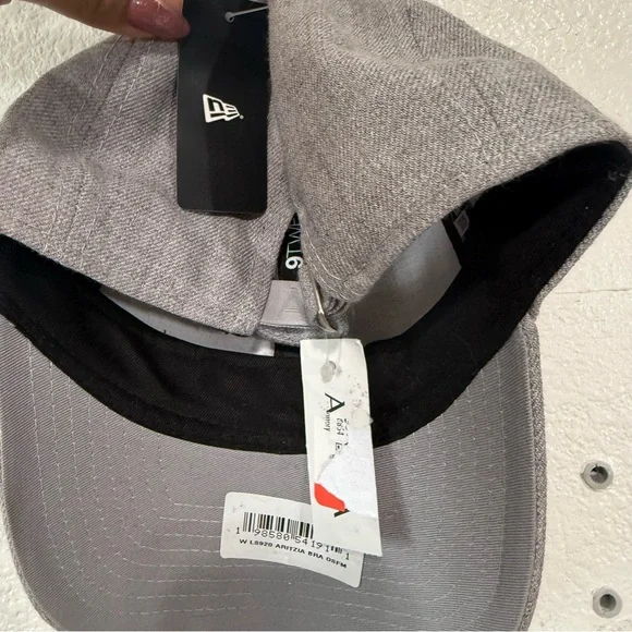 NWT New Era x Aritzia 9TWENTY Hat Grey / H Chrome - Picture 6 of 7